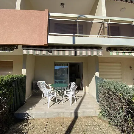 Climatisé Avec Jardin En Front De Mer, Proche Commerces, Garage Fermé - Fr-1-100-334 * Cavalaire-sur-Mer